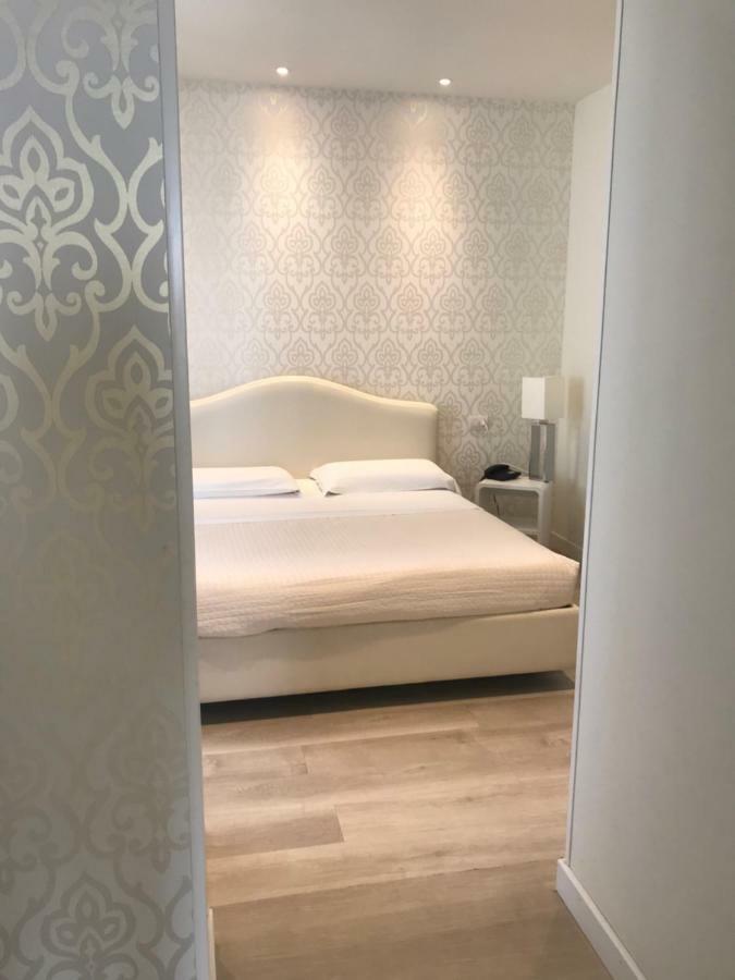 Hotel Aristeo Rimini Exterior photo